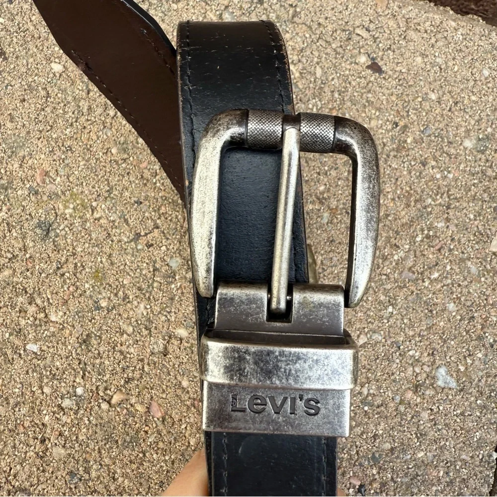 LEVIS Boys Reversible Black Brown Bonded Leather Belt Size 26-28